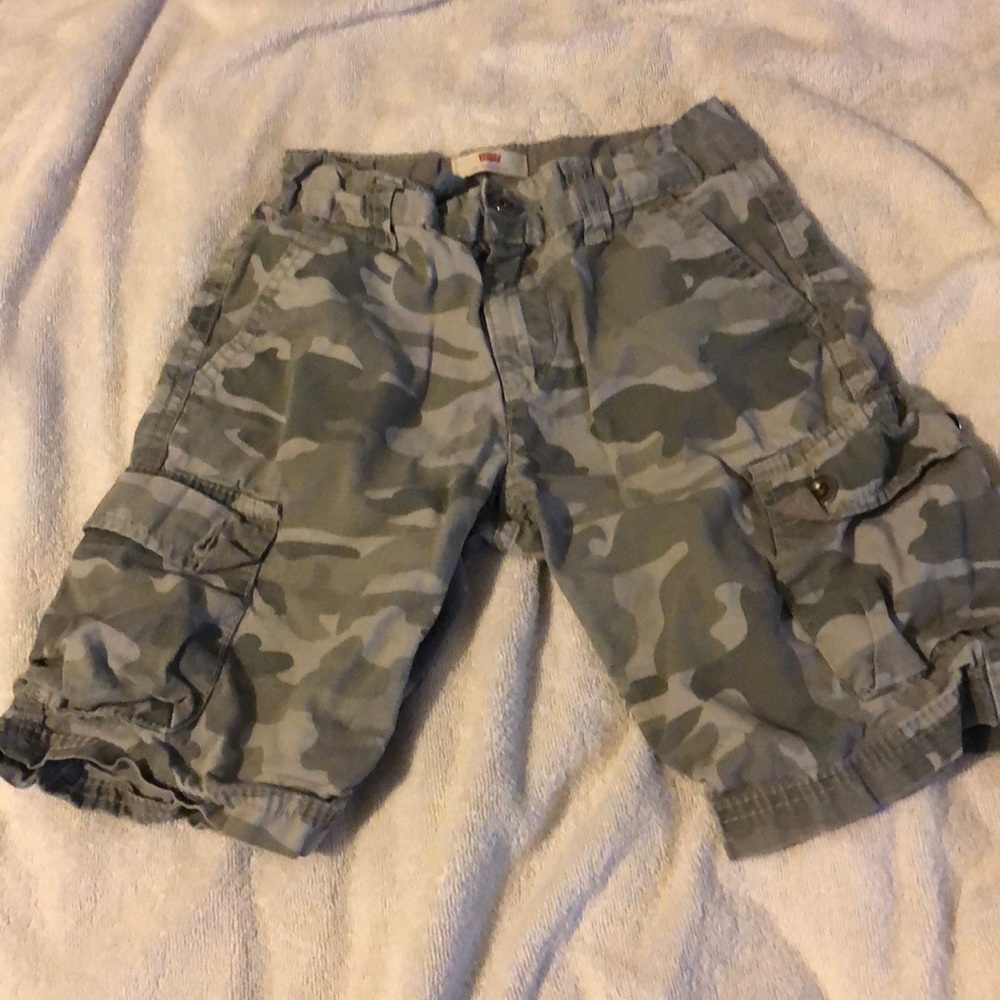 Levi Cargo Shorts. Boys.